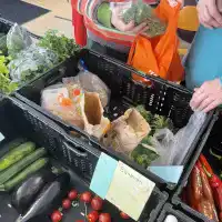 Die Verteilung startet meist gegen 13:30 Uhr.